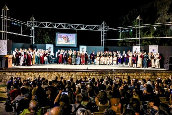 Ιστορικό αντάμωμα παράδοσης και ενότητας στην εκδήλωση «Στα βήματα του Λυκείου των Ελληνίδων» με τη στήριξη της Περιφέρειας Κρήτης