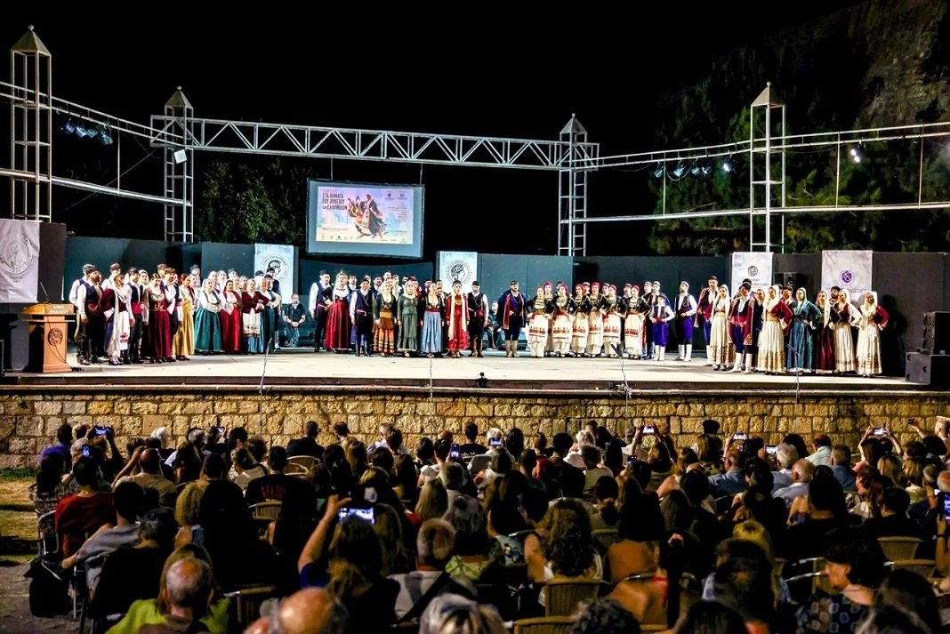 Ιστορικό αντάμωμα παράδοσης και ενότητας στην εκδήλωση «Στα βήματα του Λυκείου των Ελληνίδων» με τη στήριξη της Περιφέρειας Κρήτης