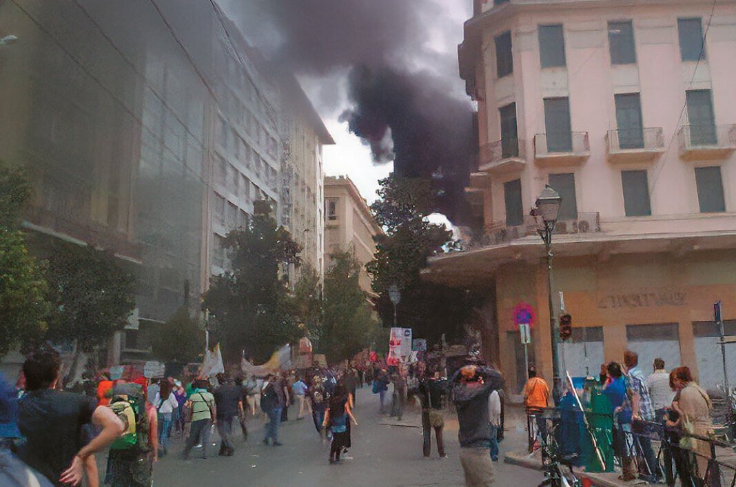 Σε βρετανικό δικαστήριο η 46χρονη που κατηγορείται για τον εμπρησμό της Marfin, θα εξεταστεί το ελληνικό αίτημα έκδοσης