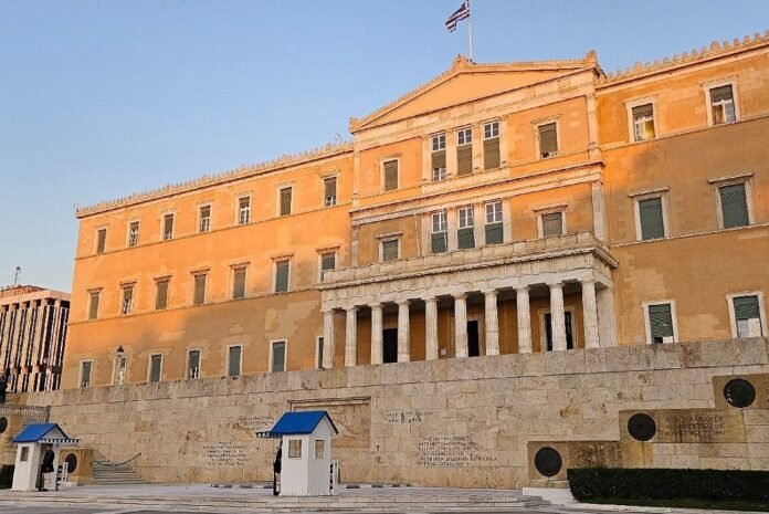 Νέες συνταγματικές προτάσεις της Νέας Δημοκρατίας για φορολογία και δημοσιονομική σταθερότητα