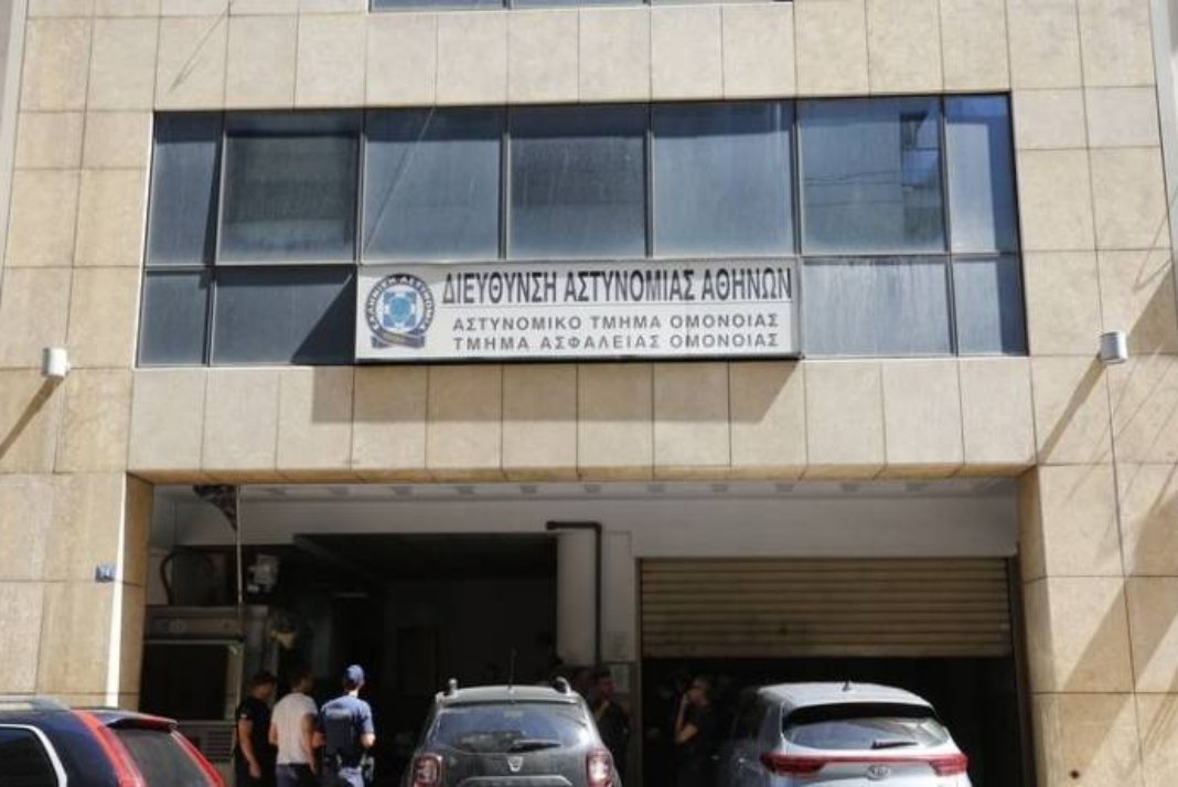 Ένοχοι οι δύο εκ των τριών αστυνομικών για βιασμό 19χρονης στο ΑΤ Ομονοίας – Αθώος ο επικεφαλής τους