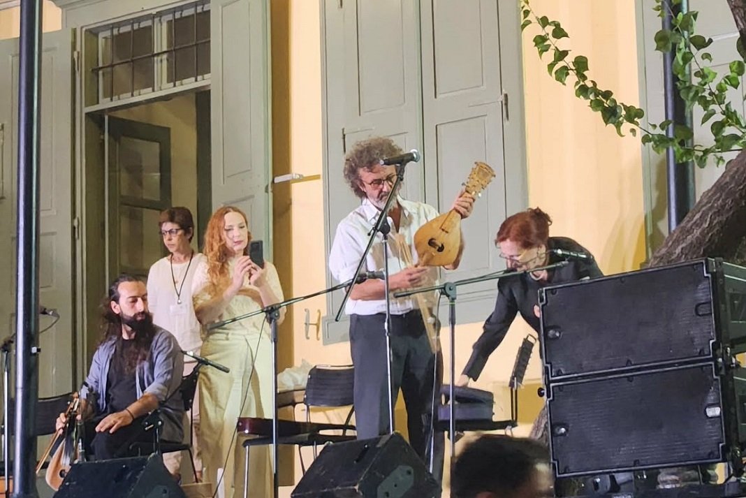Ένα όμορφο αφιέρωμα στον Ψαραντώνη.