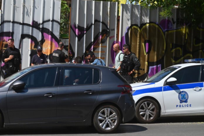 Νεκρή σε βαλίτσα στην Κυψέλη: Άγνωστος έστελνε μηνύματα στους γονείς της προσποιούμενος την ίδια