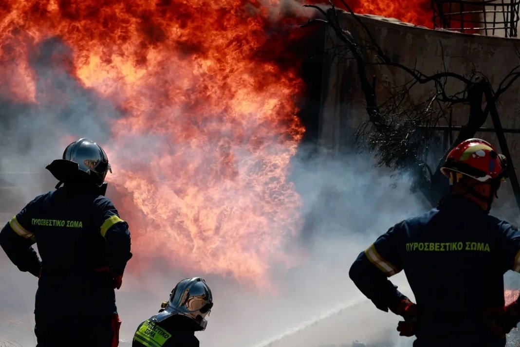 Έξι τραυματίες από φωτιά στον Ασπρόπυργο.