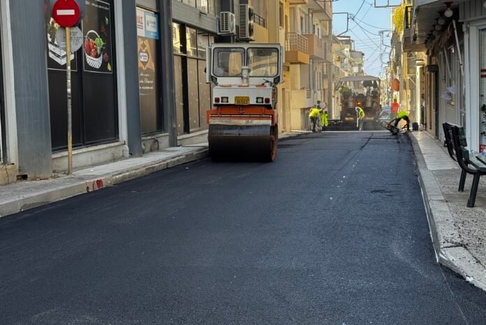 Στην οδό Ιδομενέως συνεχίζεται το πρόγραμμα ασφαλτοστρώσεων  από τον Δήμο Ηρακλείου