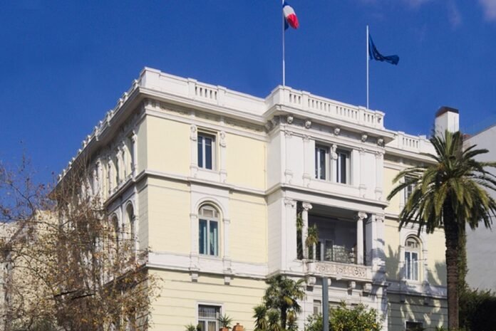 Συναγερμός στην πρεσβεία της Γαλλίας στην Αθήνα μετά από απειλητικό τηλεφώνημα για βόμβα