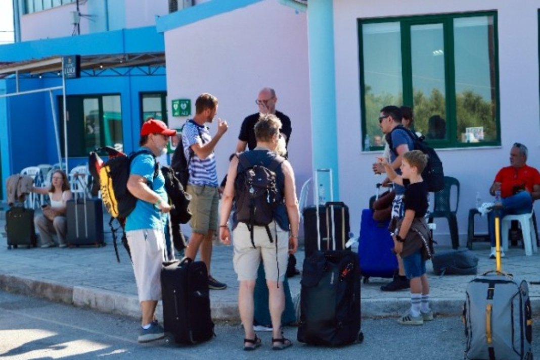 Πυρκαγιές Ρέθυμνο: Ο τουριστικός κόσμος επέδειξε ετοιμότητα και εγρήγορση – Επιστρέφουν στα καταλυματά τους οι επισκέπτες
