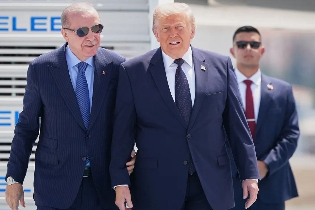 Έφτασε στην Άγκυρα για τη Σύνοδο του ΝΑΤΟ ο Ντόναλντ Τραμπ - Τον υποδέχθηκε ο Ερντογάν