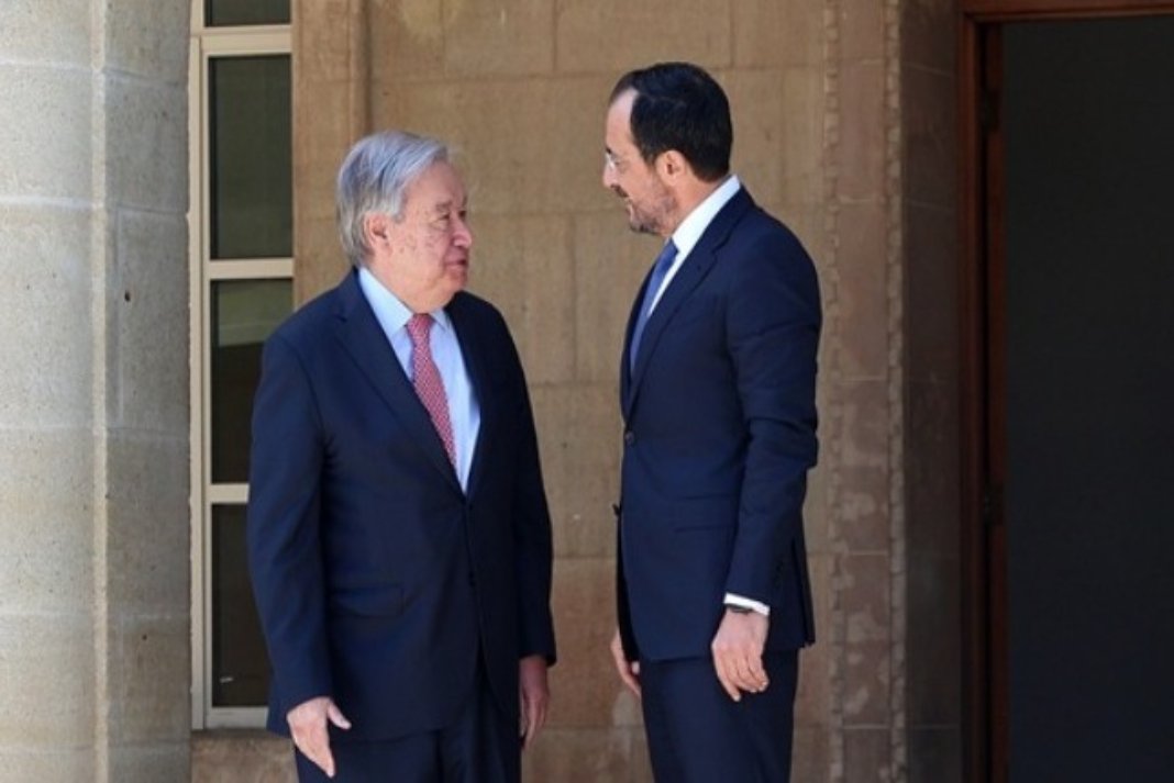 Ξεκίνησε η τριμερής συνάντηση του γ.γ. του ΟΗΕ, Γκουτέρες με τον πρόεδρο, Χριστοδουλίδη και τον Τουρκοκύπριο ηγέτη, Ερχιουρμάν
