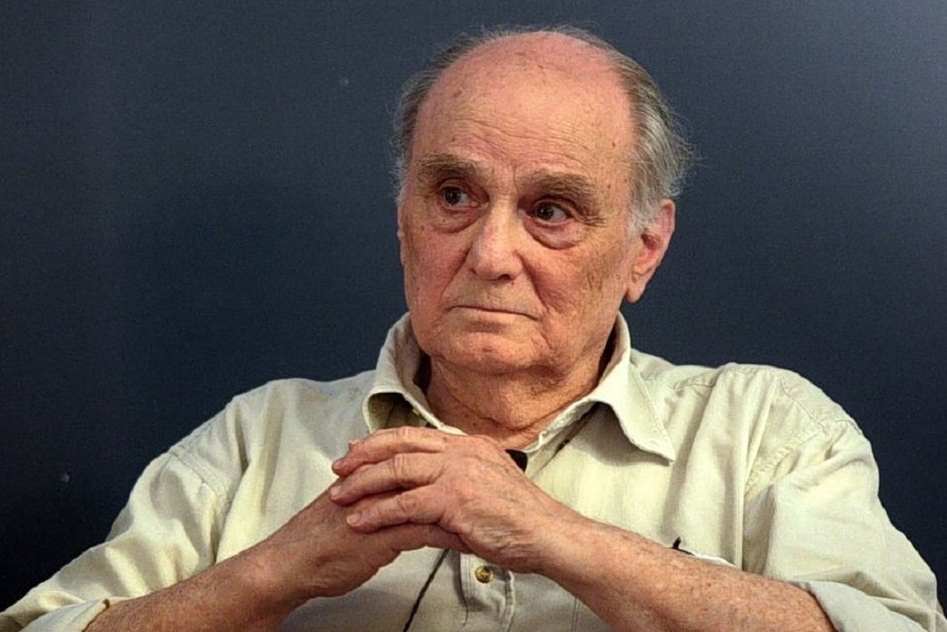 efyge apo ti zoi o stelios ramfos