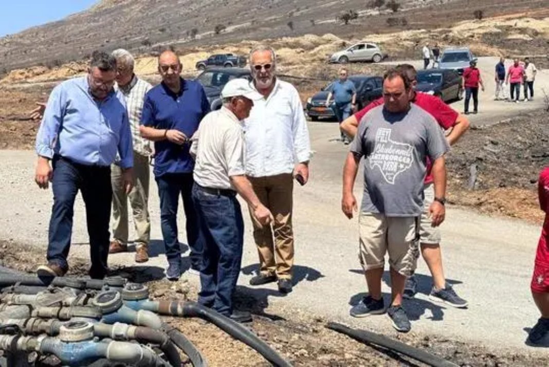 Αυτοψία Πλακιωτάκη στις πυρόπληκτες περιοχές του Αθερινόλακκου – Αίτημα να κηρυχθεί η περιοχή σε κατάσταση έκτακτης ανάγκης