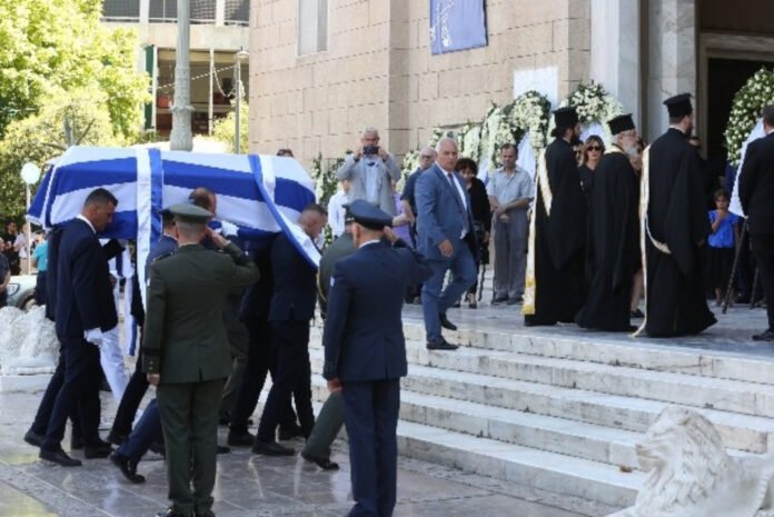Το τελευταίο αντίο στον Γιάννη Βαρβιτσιώτη