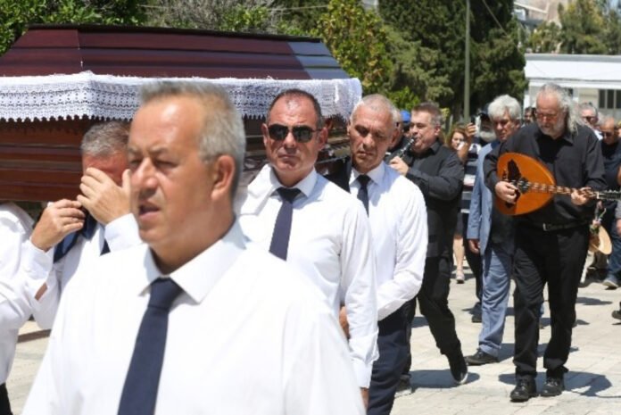 Το τελευταίο «αντίο» στον Λάκη Χαλκιά