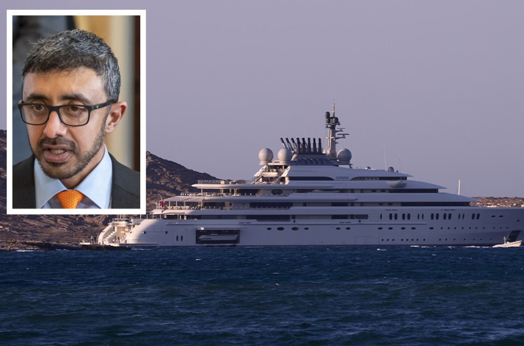 Στην Πάρο ο σεΐχης και υπουργός Εξωτερικών των Ηνωμένων Αραβικών Εμιράτων με θηριώδη θαλαμηγό