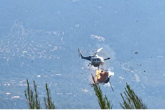 Ψάθα: Στο μικροσκόπιο των Αρχών τα αίτια της σύγκρουσης των δύο πυροσβεστικών ελικοπτέρων