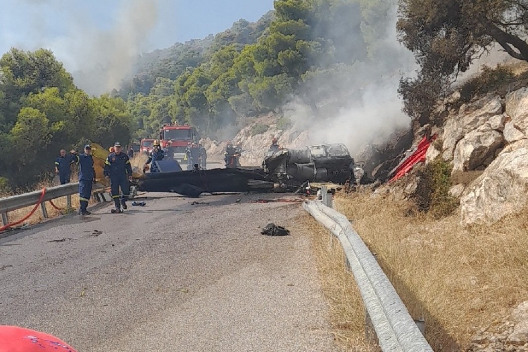 Η στιγμή της σύγκρουσης των δύο ελικόπτερων στην Ψάθα (video)