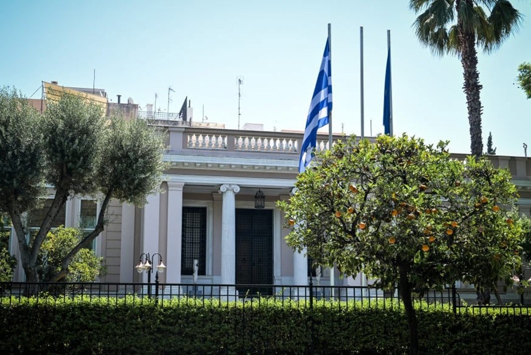 sto mikroskopio tis kivernisis