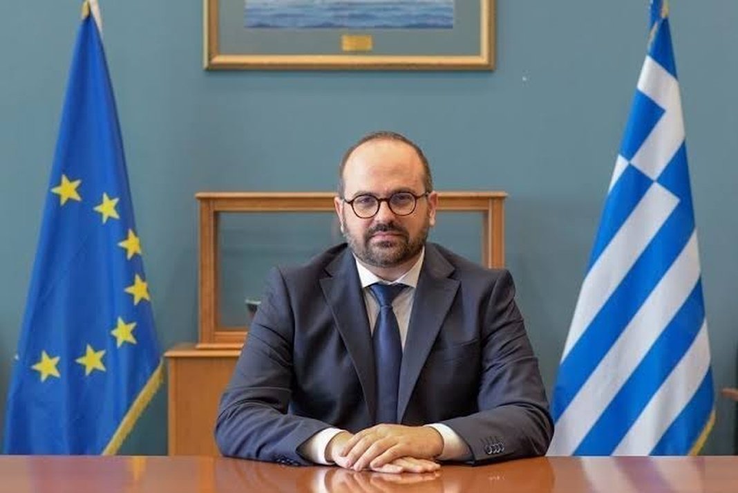 to sygkinitiko adio.