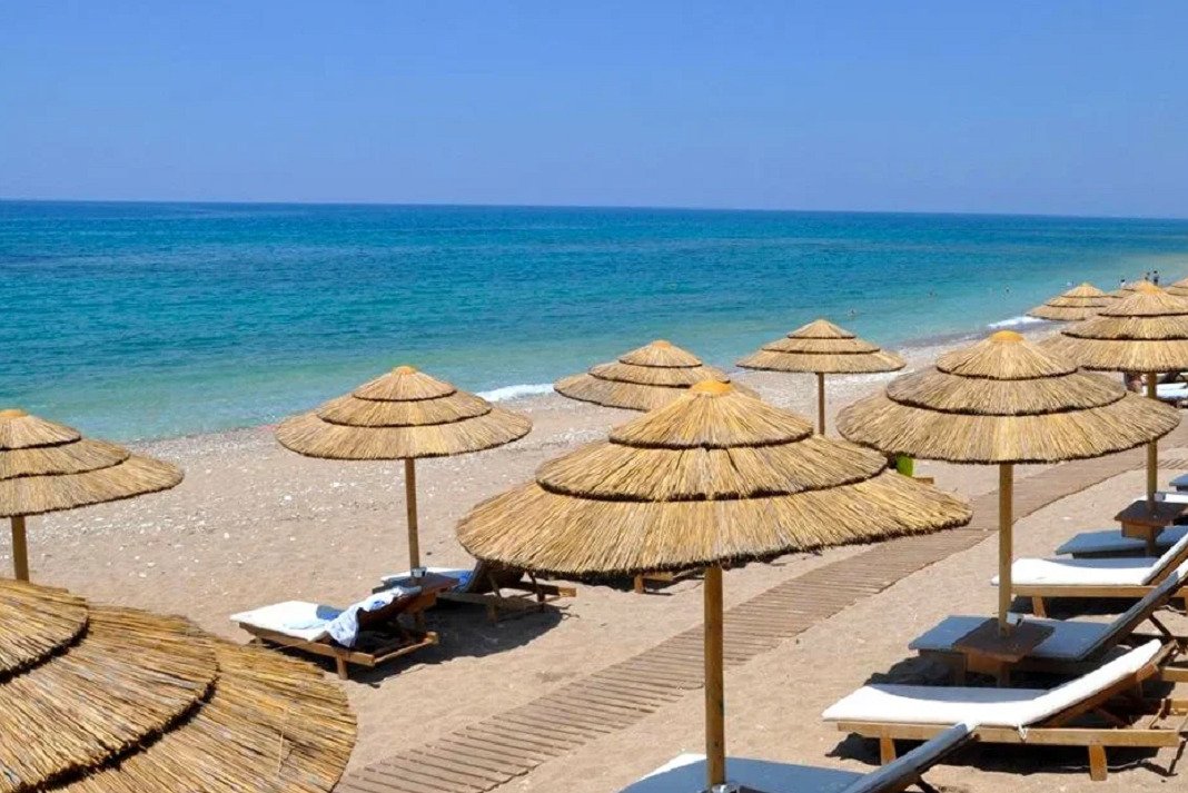 tourismos anevainoun oi eispraksis
