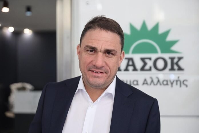 tsoukalas den theloume aplos