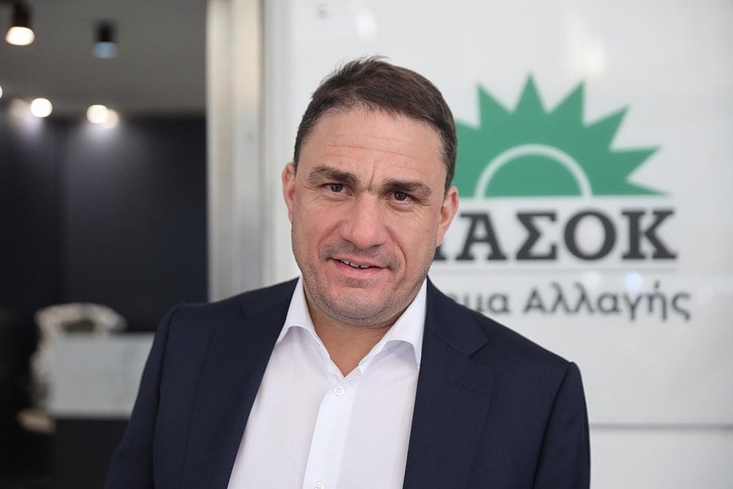 tsoukalas den theloume aplos