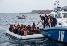 Εντοπίστηκε λέμβος με 37 μετανάστες νότια των Καλών Λιμένων