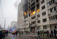 Επτά νεκροί σε πλήγμα με drones στο Κίεβο – Επιφυλακτικός ο Πούτιν για συνομιλίες
