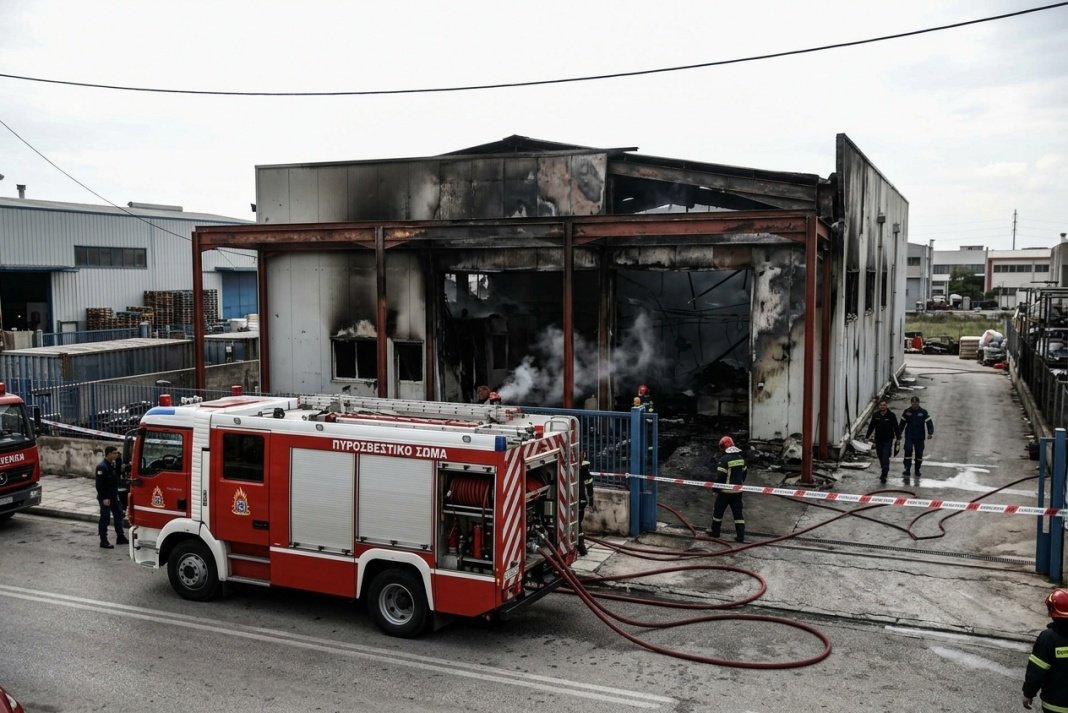 Πυρκαγιά σε καθαριστήριο στη ΒΙΠΕ Ηρακλείου: Χωρίς ενεργό μέτωπο, συνεχίζεται η επιτήρηση