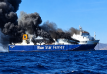 Φωτιά στο BLUE CARRIER 2 βόρεια της Μυκόνου – Ασφαλείς οι 29 επιβαίνοντες