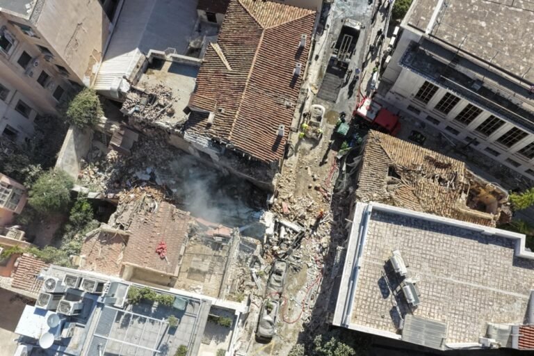 Τραγωδία στην Πλάκα: Έξι νεκροί από την κατάρρευση του κτηρίου