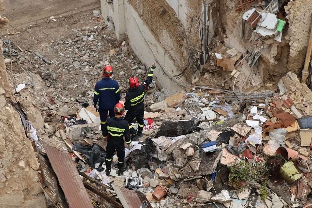 Έκρηξη στην Πλάκα: Δύο νεκροί στα συντρίμμια – Αγωνία για τους αγνοούμενους