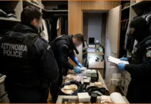 Pizza Fan: 21 συλλήψεις και χρήματα σε κρυφό δωμάτιο στην Εκάλη