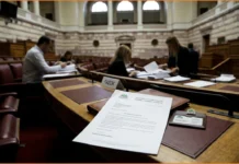 Ο Ευάγγελος Αποστολάκης προσχώρησε στην Κοινοβουλευτική Ομάδα του ΠΑΣΟΚ