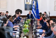 Ακρίβεια και ενεργειακή κρίση: Αναζητά μέτρα στήριξης η κυβέρνηση με το βλέμμα στα δημοσιονομικά περιθώρια
