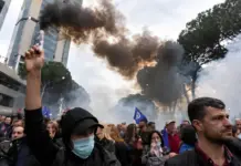 Αλβανία: Νέα διαδήλωση με αίτημα την παραίτηση Ράμα – 152 συλλήψεις και 120 τραυματίες αστυνομικοί
