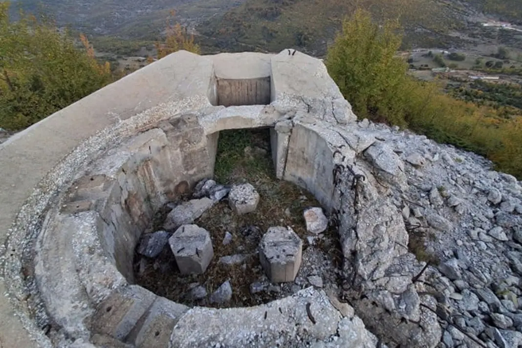 Από τη Νυμφαία έως τα Άνω Πορόια: Ο χειρουργός που διέσχισε 21 οχυρά της Γραμμής Μεταξά για να τιμήσει τους πεσόντες του ’40