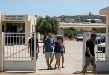 Αθώα κρίθηκαν τέσσερις Ούγγροι που φωτογράφιζαν πολεμικά αεροσκάφη στα Χανιά