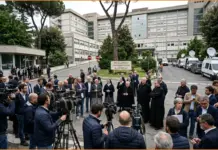 Παρολίν για τον Πάπα Λέοντα: Ανησυχώ, αλλά εμπιστεύομαι τα ιατρικά ανακοινωθέντα