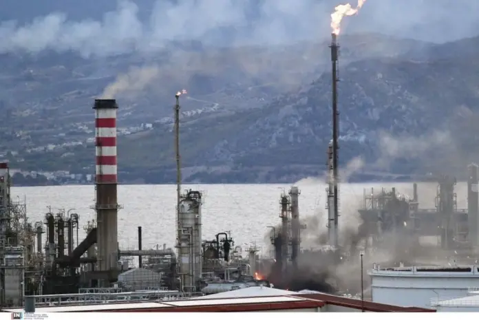 Έκρηξη στη Motor Oil: Τέσσερις τραυματίες – Σε σοβαρή κατάσταση οι δύο, αναστέλλονται οι εργασίες συντήρησης