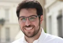Καρχιμάκης: «Θέλω να είμαι ειλικρινής: το επίθετο δίνει προβάδισμα. Δεν θα έπρεπε» – Το ΠΑΣΟΚ θέλει να ακούγονται και τα παιδιά χωρίς χρήμα και επίθετο