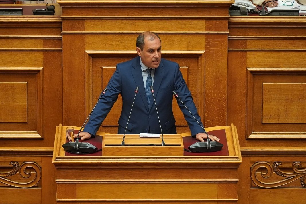 H κακοκαιρία… φέρνει στην Κρήτη εκτάκτως τη Δευτέρα τον Κ. Κατσαφάδο