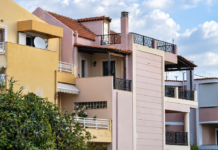 Λαύριο: Μαχαίρωσε την πρώην σύντροφό του και τον 33χρονο σύντροφό της – Είχε καταγγελθεί 5 φορές
