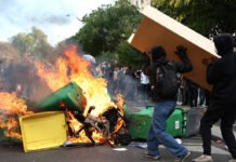 Στους δρόμους εκατοντάδες χιλιάδες μαθητές στη Γαλλία: Επεισόδια στο Παρίσι, δακρυγόνα, σχεδόν 1.000 σχολεία υπό κατάληψη