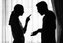Θεσσαλονίκη: Κατήγγειλε τον πρώην σύντροφό της ότι προσπάθησε να την σκοτώσει και έκαψε το σπίτι της, τελικά αθωώθηκε ομόφωνα