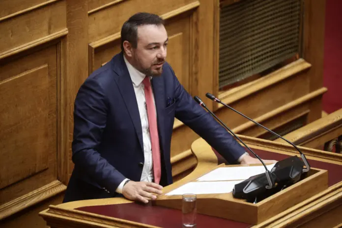 Παρασύρης: Γιατί ο γιος μου δεν έχει smartphone – και γιατί το ΠΑΣΟΚ είπε «παρών»