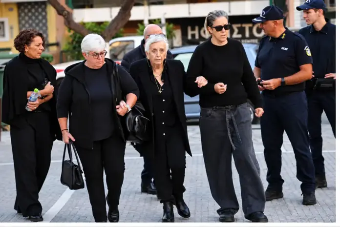 Πλήθος κόσμου στο 40ήμερο μνημόσυνο του Γιώργου Μαζωνάκη στη Νίκαια