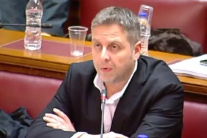 Χριστόπουλος (ΟΙΕΛΕ): «Εικονικά πρωταθλήματα», μαθητές-φαντάσματα και μόρια για τις Πανελλαδικές με… κρίκετ και παρκούρ